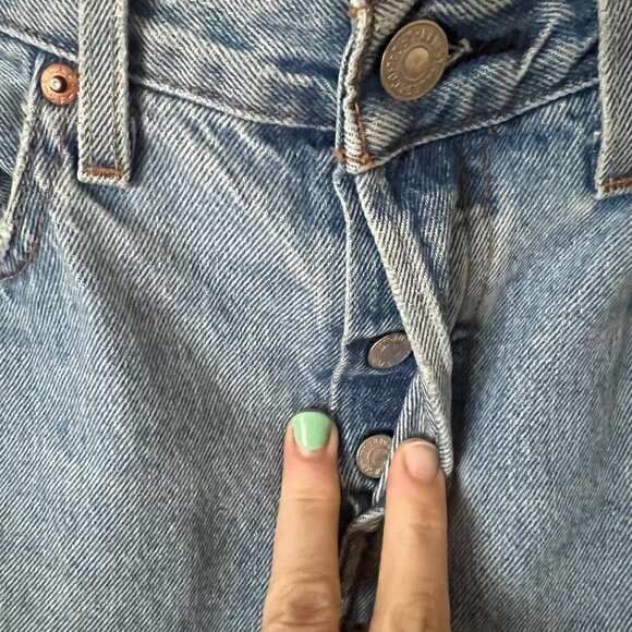 Levi's Premium 501 Distressed Jeans Sketch Artist Wash Women's Size 26 - Picture 4 of 11